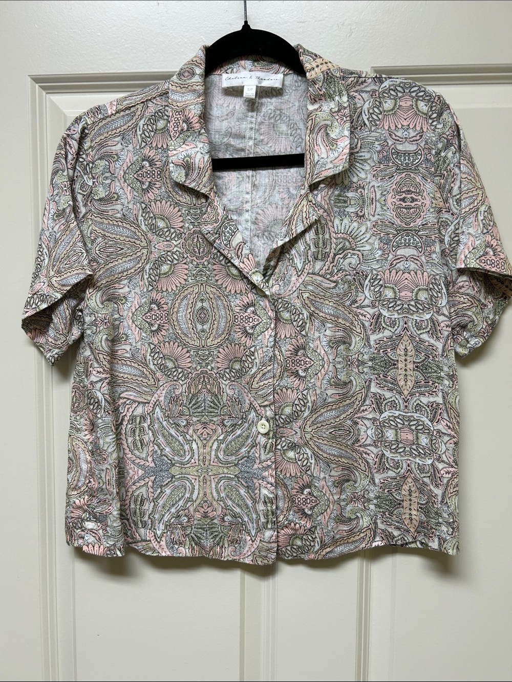 Chelsea & Theodore Pastel Paisley Button-Front Short Sleeve Blouse
